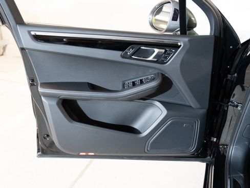 Certified 2025 Porsche Macan Turbo AWD/4WD image 16