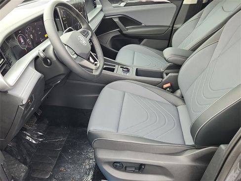 New 2026 Volkswagen Tiguan SE image 7