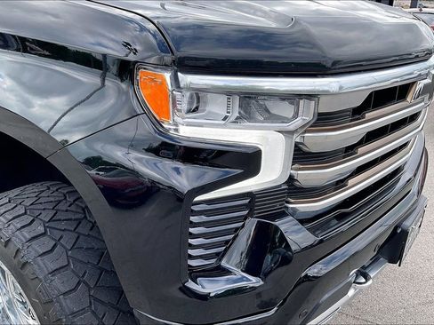 Used 2022 Chevrolet Silverado 1500 High Country w/ Technology Package AWD/4WD image 41