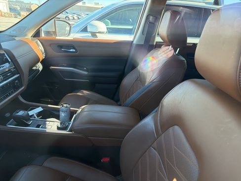 Used 2023 Nissan Pathfinder Platinum w/ Cargo Package image 10