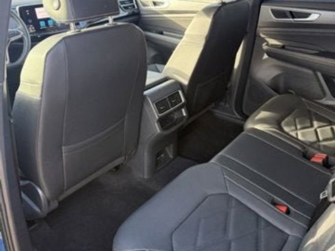 Certified 2025 Volkswagen Atlas Cross Sport SE image 8
