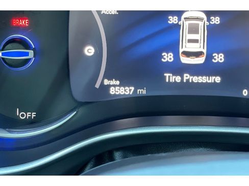 Used 2021 Chrysler Pacifica Touring w/ Uconnect Theater Family Group image 37