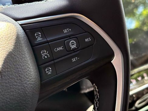 New 2026 Jeep Grand Cherokee Limited AWD/4WD image 12