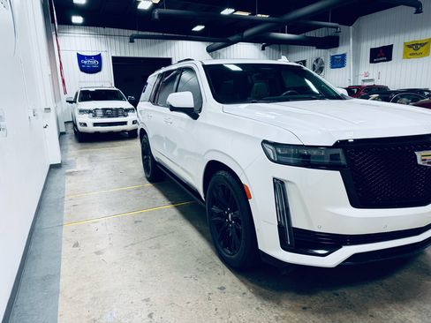 Used 2022 Cadillac Escalade Sport Platinum w/ Heavy-Duty Trailer Package image 18