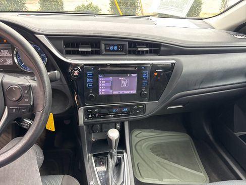 Used 2017 Toyota Corolla LE image 11