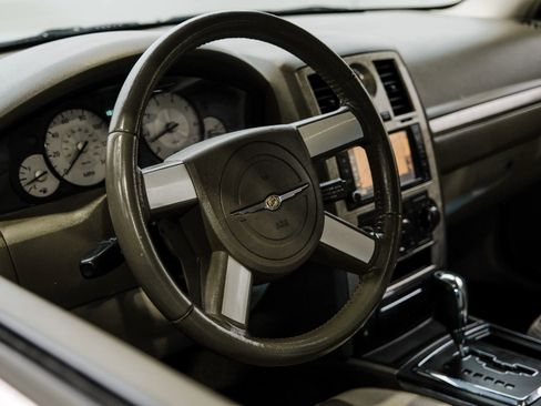 Used 2008 Chrysler 300 Touring image 21