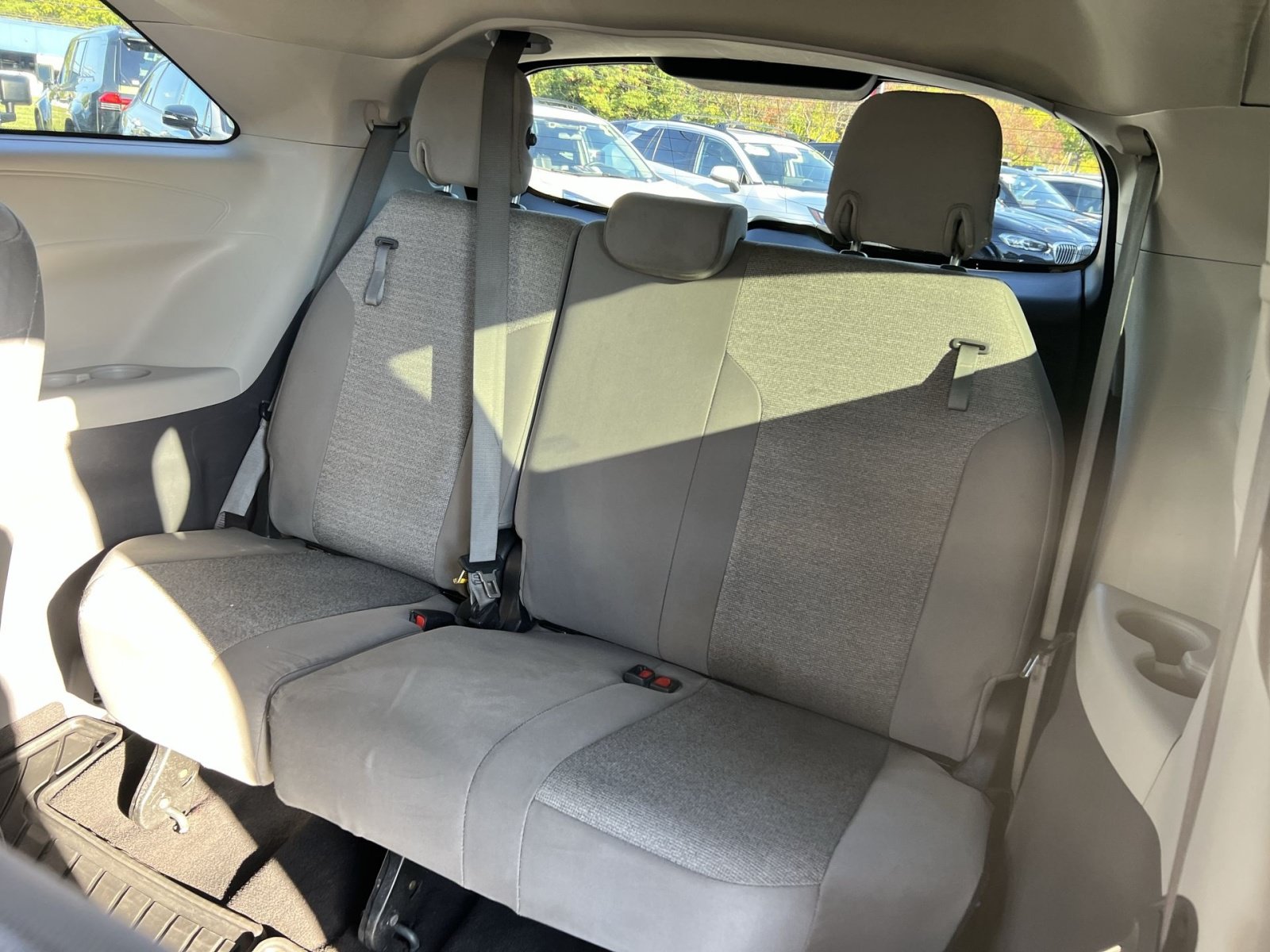 Used 2022 Toyota Sienna LE w/ LE Plus Package AWD/4WD image 25