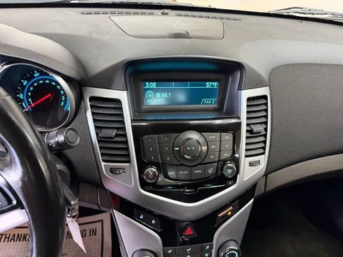 Used 2014 Chevrolet Cruze LT image 23