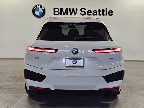 Used 2024 BMW iX xDrive50 w/ Premium Package AWD/4WD image 5