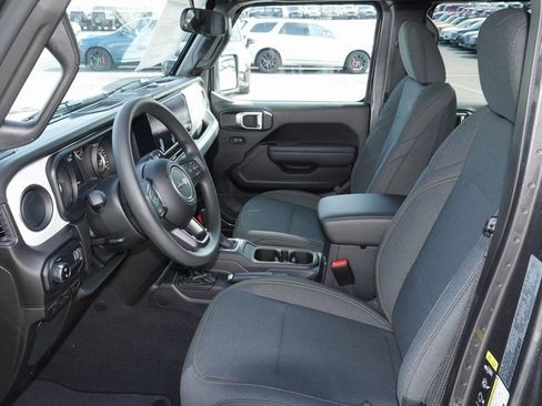 New 2025 Jeep Gladiator Sport image 2