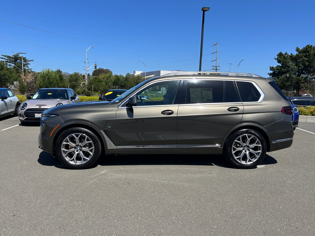 Used 2023 BMW X7 xDrive40i AWD/4WD image 2