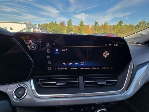 New 2025 Chevrolet Trax LT w/ Driver Confidence Package image 13