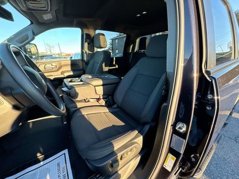 Used 2024 Chevrolet Silverado 2500 Custom w/ Custom Value Package image 11