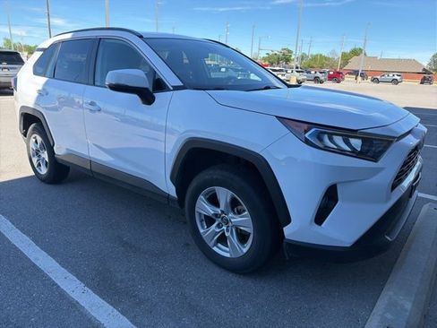 Used 2019 Toyota RAV4 XLE image 9