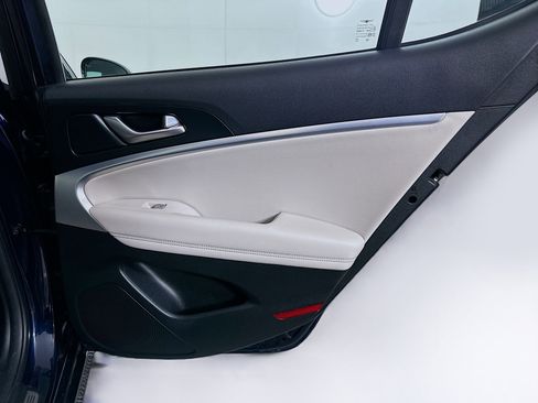 Used 2023 Genesis G70 2.0T image 29