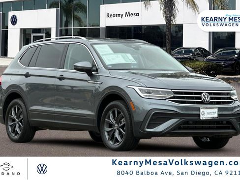 Used 2023 Volkswagen Tiguan SE FWD image 1