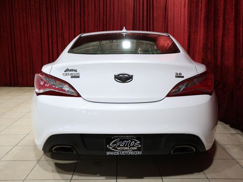 Used 2014 Hyundai Genesis 3.8 RWD image 10