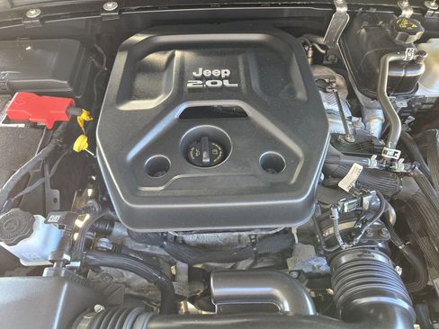 Used 2022 Jeep Wrangler Unlimited Rubicon 4xe w/ Cold Weather Group AWD/4WD image 34