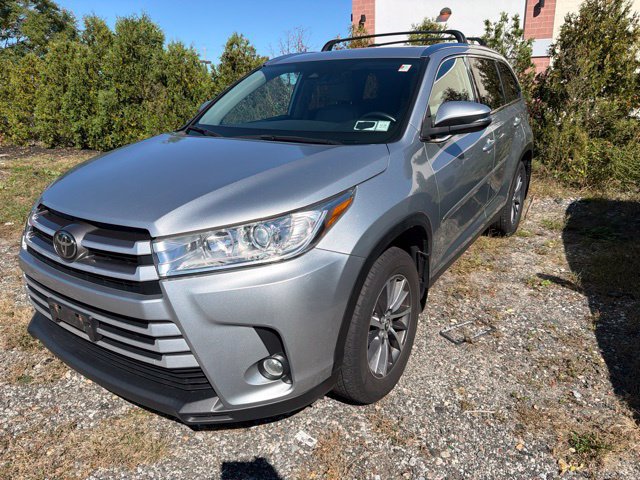 Used 2019 Toyota Highlander XLE w/ Protection Package #3 AWD/4WD image 2