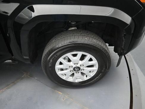 Used 2025 Toyota Tacoma SR5 AWD/4WD image 32