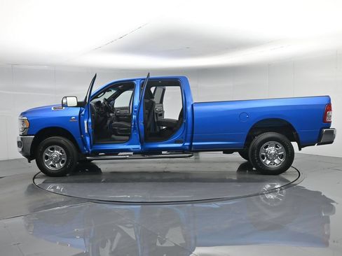Used 2022 RAM 2500 Big Horn AWD/4WD image 39