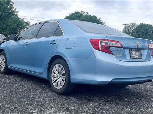 Used 2012 Toyota Camry L image 4