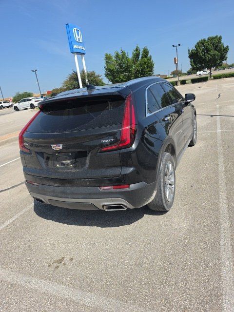 Used 2022 Cadillac XT4 Premium Luxury w/ Technology Package FWD image 7