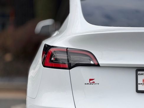 Used 2021 Tesla Model Y Long Range image 15