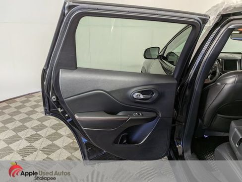 Used 2019 Jeep Cherokee Trailhawk w/ Cold Weather Group AWD/4WD image 30