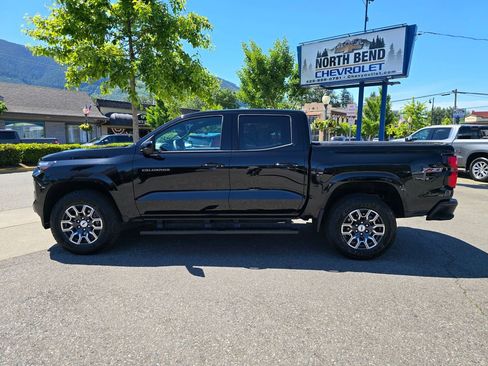 Used 2025 Chevrolet Colorado Z71 w/ Technology Package AWD/4WD image 8