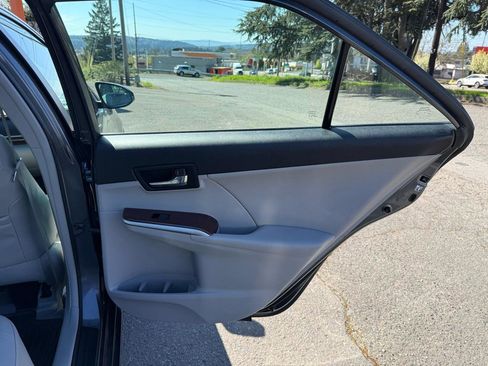 Used 2012 Toyota Camry XLE image 19