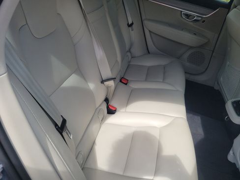 Used 2017 Volvo S90 T6 Momentum w/ Vision Package image 16