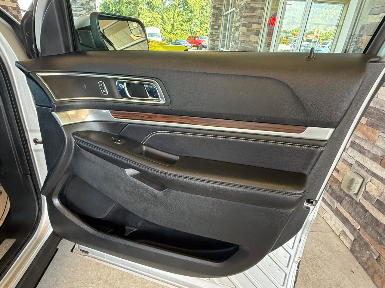 Used 2016 Ford Explorer Limited AWD/4WD image 16
