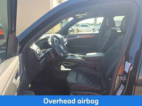 Used 2025 Volkswagen Atlas Cross Sport SE FWD image 6