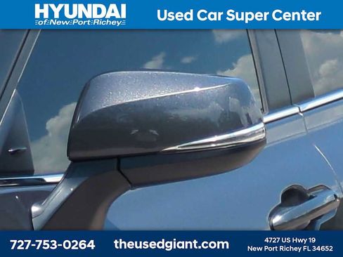 Used 2023 Toyota Highlander LE FWD image 11