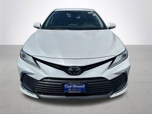 Used 2021 Toyota Camry XLE FWD image 3