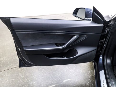Used 2019 Tesla Model 3 Standard Range Plus image 21