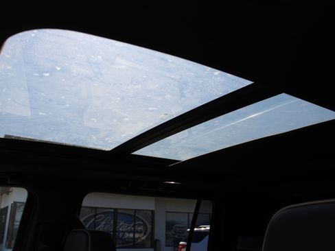 Used 2021 Chevrolet Suburban Premier w/ Premium Package image 27