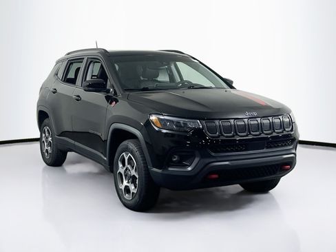 Used 2022 Jeep Compass Trailhawk w/ Sun and Sound Group AWD/4WD image 3