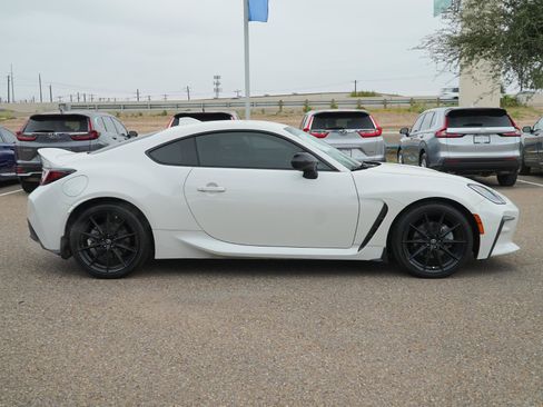 Used 2023 Toyota GR86 Premium image 4