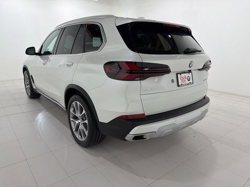 Used 2026 BMW X5 xDrive40i w/ Premium Package image 3