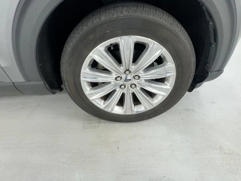 Used 2022 Ford Explorer Limited w/ Equipment Group 301A AWD/4WD image 9