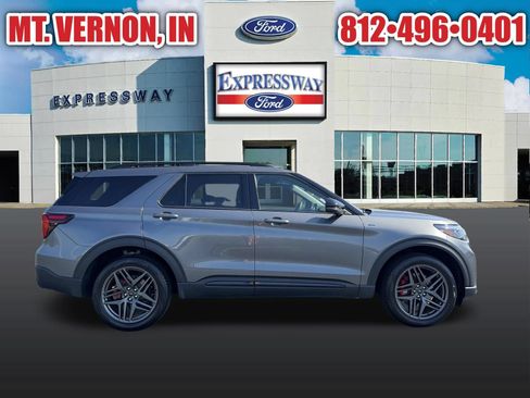 Used 2025 Ford Explorer ST-Line w/ ST-Line Street Pack AWD/4WD image 5