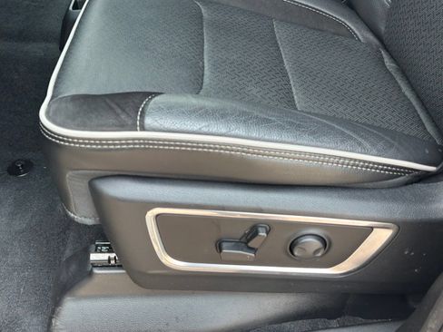Used 2025 RAM 1500 Laramie AWD/4WD image 15