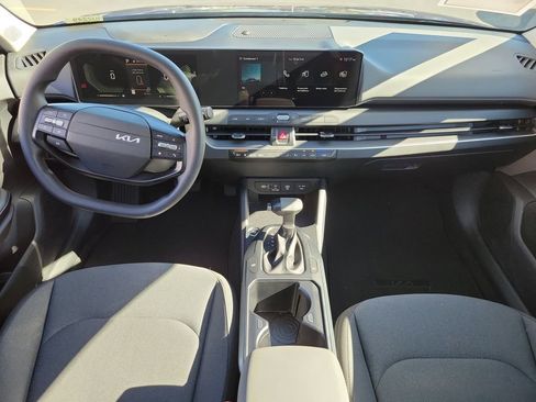 Used 2025 Kia K4 LXS image 9