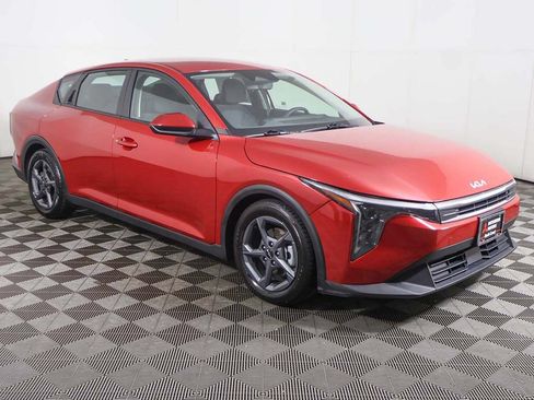 Used 2025 Kia K4 FWD image 2