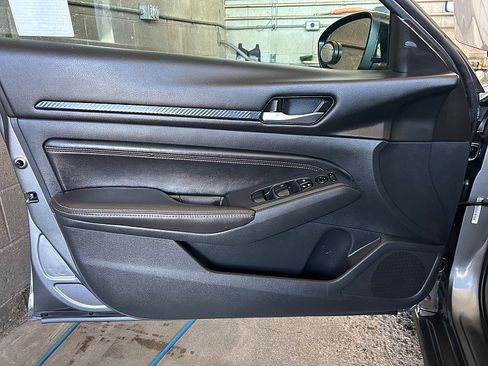 Used 2019 Nissan Altima 2.5 SR FWD image 9