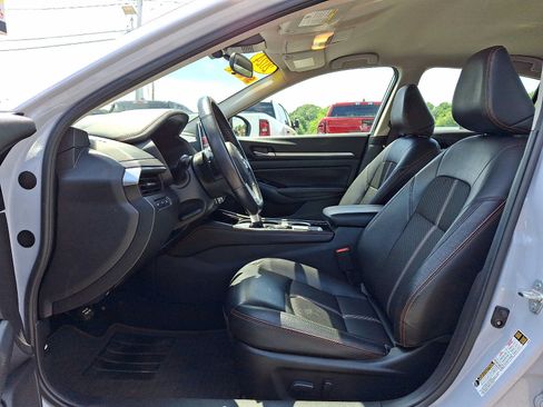 Used 2024 Nissan Altima 2.5 SR FWD image 14