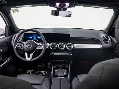 Used 2023 Mercedes-Benz GLB 250 4MATIC image 9