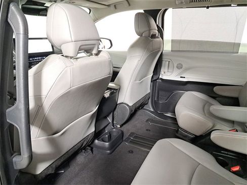 Used 2025 Toyota Sienna XLE image 11